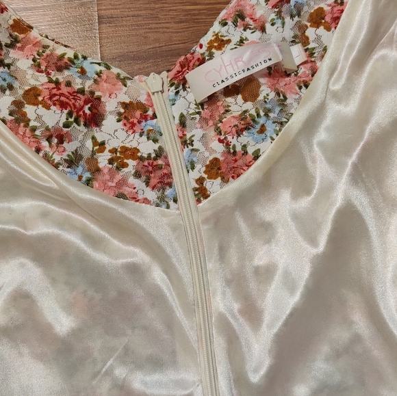 2 for 70 Beautiful designer dress - Picture 6 of 6